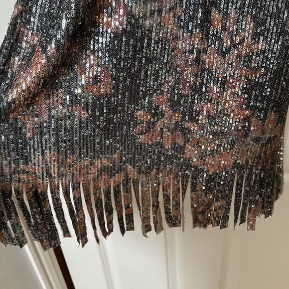 Feliz sequined plunge neck Boston Proper dress with fringe hem - Picture 4 of 6